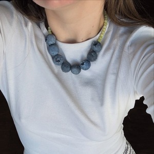 Collier ras du cou tendance SongYi avec breloques 3D fruits, perles colorées pêche et cerise, style esthétique dopamine, pour un look estival original - Product Image 5