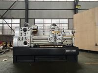 CD6241 est utilisé pour l'usinage industriel d'arbres de tournage de taille moyenne pour tours à moteur avec corps de lit de trempage par induction