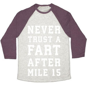 Camiseta de béisbol unisex Tri-Blend con estampado de "Never Trust a Fart After Mile 15" - Product Image 3