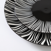Ensemble de 18 assiettes à dîner en porcelaine texturée avec impression par tamponnage