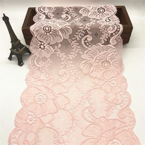 Passamaneria in Pizzo Floreale Ricamato Idrosolubile 18cm in Filamento di Poliestere con Bordo Ondulato per Decorazione Abiti e Vestiti - Product Image 3