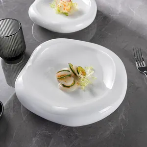 创意不规则设计瓷盘亮白色餐具盘，适用于酒店和餐厅高级餐饮8英寸餐具