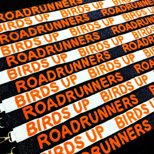 สายสะพายกระเป๋า Roadrunners ลายลูกปัดรูปนก สีแดง พร้อมตัวอักษร  สำหรับทีมกีฬา  สายสะพายไหล่  กระเป๋าถือแบบสะพายข้าง  อุปกรณ์เสริม  สินค้านำเข้าจากสหรัฐอเมริกา - Product Image 1