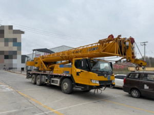 Grue sur camion XCM-G 25 tonnes modèle QY25K5C-1 2021, flèche de 43 m, moteur et pompe, parcours de 16 000 km - Product Image 2