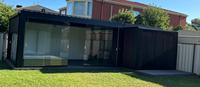 Couverture extérieure de terrasse de pergola en aluminium imperméable à l'eau Système de toit à persiennes à ouverture électrique Revêtement en poudre Écologique Personnalisable