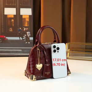 Sac à main Niche en cuir gaufré crocodile couleur unie, style <span class=keywords><strong>luxe</strong></span> léger français pour femme, avec rivets et pendentif cœur - Product Image 2