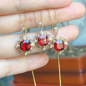 Elegante Collana con Ciondolo Rosso per Donne, Stile Lussuoso, Gioielli alla Moda per Celebrazioni - Product Image 1