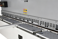 QC12Y8x4000mm |   Mesin Pemotong Plat Logam Panjang dengan Meja CNC Hidrolik dan Sistem Swing Beam