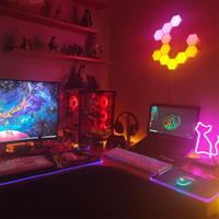Lumière murale modulaire hexagonale moderne blanche à LED avec panneaux en nid d'abeille, contrôlée par application intelligente et télécommande, activée par capteur RGB, idéale pour le gaming