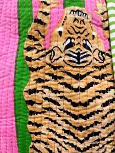 Bolso Tote Acolchado de Algodón con Estampado Artesanal, Acabado Clásico Hecho a Mano, Bolso de Hombro para Viajes y Compras - Product Image 5