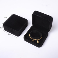 Boîte à bijoux portable en velours noir de fabrication moderne avec logo personnalisé, design tendance fait main pour les voyages