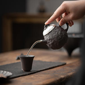 Ensemble de cérémonie du thé Kung Fu Vintage fait à la main <span class=keywords><strong>ancien</strong></span> dispositif de fabrication de thé à trou de boule d'argile volcanique avec pot en céramique doré argenté - Product Image 4