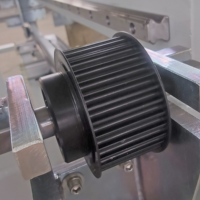 Poulie de distribution sur mesure en acier au carbone C45 usinée CNC, traitement de surface par noircissement/phosphatage, OEM/ODM pour charges lourdes