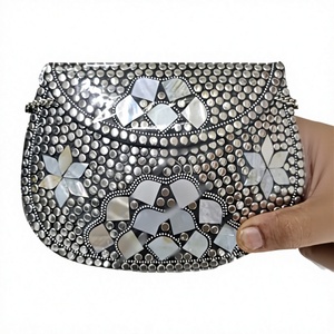 Bolso de mano de metal con diseño de mosaico elegante, cierre de solapa con patrón cuadrado, estilo bohemio, ideal para fiestas y eventos. - Product Image 1