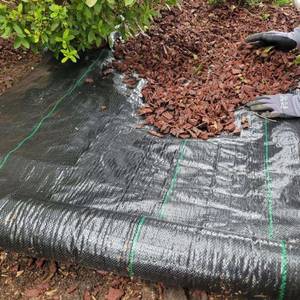 Paillis anti-mauvaises herbes en polypropylène tissé 90 200 GSM stabilisé aux UV Permet la perméabilité de l'eau tout en bloquant la lumière du soleil pour la prévention des mauvaises herbes - Product Image 5