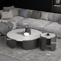 Ensemble de tables basses gigognes rondes de luxe en pierre frittée, base tambour or champagne, personnalisable pour salon