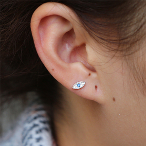 Orecchini a Perno ROXI con Occhio del Demone Placcati in Oro 18K e Diamanti Creativi, Vendita all'Ingrosso - Product Image 4