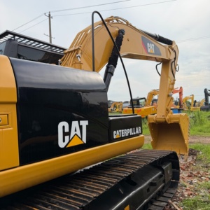 Excavatrice sur chenilles d'occasion japonaise Carter 323D de 23 tonnes, très demandée, pour travaux moyens et lourds, avec peu d'heures de fonctionnement et hydraulique stable. - Product Image 3