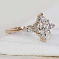 Bague de fiançailles en or massif 14K/18K avec diamant de laboratoire 2 carats taille marquise, grappe florale personnalisée et pierres latérales, certifiée IGI CVD/HPHT