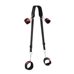 Joli jouet sexuel pour femmes, kit de bondage en cuir noir et rose avec menottes et attaches pour les pieds pour les activités BDSM et SM - Product Image 6