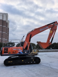 Excavadora Hitachi ZX210 Modelo 2023 Fabricada en Japón con Certificación EPA y CE, Peso Operativo de 21 Toneladas con Componentes de Motor, Bomba y Engranajes - Product Image 3