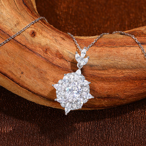 Pendentif de luxe pour femme en argent sterling 925 personnalisé, en forme de flocon de neige, serti de zircon cubique, plaqué rhodium, taille brillante, pour mariage - Product Image 4