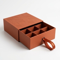 Boîte cadeau en carton de luxe portable personnalisée, matériaux recyclés, doublure en éponge, fermeture magnétique, 9 compartiments, faite à la main