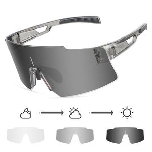 Gafas de Sol Deportivas XUNQI Fotocromáticas con Marco de PC para Ciclismo, Béisbol y Deportes al Aire Libre, Personalizables para Hombre, con Estuche - Product Image 1