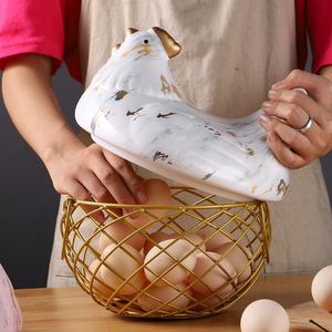Panier de rangement pour œufs en céramique créatif avec couvercle rabattable pour la cuisine, capacité de 12 œufs, base en fil doré, design poulet décoratif - Product Image 2