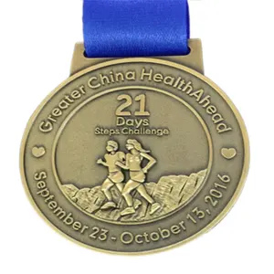 China Wholesale Hoge Kwaliteit Antiek Goud Marathon Trofee Toekennen Sport Metalen Medaille Met Blauw Lint