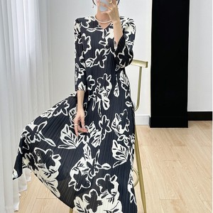 Ultimo <span class=keywords><strong>nero</strong></span> <span class=keywords><strong>e</strong></span> <span class=keywords><strong>bianco</strong></span> pieghe Miyake vestito coreano taglie forti gonna lunga dritta <span class=keywords><strong>donna</strong></span> fiore elegante festa aderente abito Casual - Product Image 4