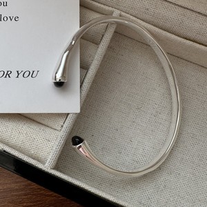 สร้อยข้อมือแฟชั่น925เงินสเตอร์ลิงสไตล์เกาหลีสีดำแบบเรียบง่ายพร้อมดีไซน์เฉพาะกลุ่มขายส่ง - Product Image 3