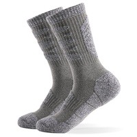 Vente en gros de chaussettes de Sport rembourrées en éponge pour hommes, chaussettes unisexes de randonnée de Trekking de montagne
