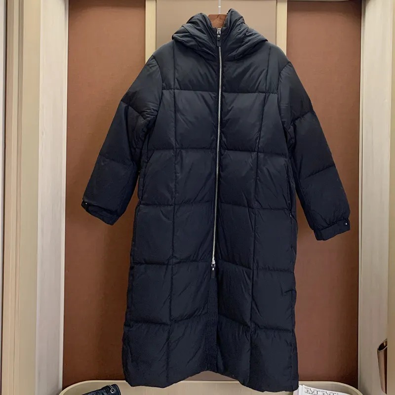 Leichtgewicht für draußen mit anpassbarem ODM schwarz Reißverschluss-Bekleidung winddichte Eigenschaft Winter lange Damendaunenjacke Mantel