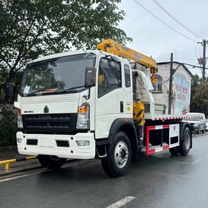 Dépanneuse multifonctionnelle HOWO 4x2 à plateau avec grue à flèche droite de 6,3 tonnes, camion de remorquage Sino à plateau coulissant pour le sauvetage en cas d'accident - Product Image 2