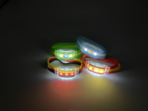 Vente chaude LED Fans Cheers Drapeau National Bracelet Bracelet LED Lumière Silicone Drapeau Personnalisé Bracelet Usine En Gros - Product Image 6