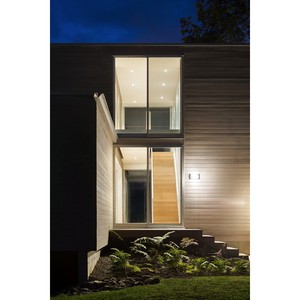 Villa moderna de vidrio con grandes ventanas para espacios de vida al aire libre - Product Image 3