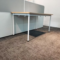 Table de formation de bureau moderne et robuste avec structure métallique durable, bureau rectangulaire réglable en hauteur pour la formation en entreprise