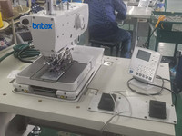 Machine à coudre industrielle informatisée à double cisaillement WD-9820 pour boutonnières et œillets, fournie directement par l'usine