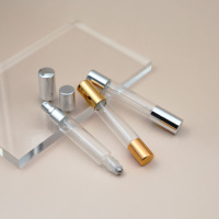 Bouteille à bille roulante vide ambre 2-en-1 Emballage à double extrémité pour parfums Huiles essentielles ou huiles corporelles uniques Tubes en plastique