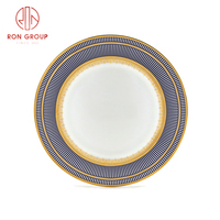 Ensemble de vaisselle marocaine de luxe en porcelaine fine, motif bleu à bord doré, pour mariage et restaurant, assiettes de dîner royales, vente en gros