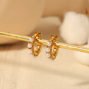 Pendientes de perlas Li Quan con forma de C, de acero inoxidable, para mujer, joyería de moda. - Product Image 4