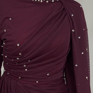 <span class=keywords><strong>Robe</strong></span> de soirée modeste en mousseline de soie perlée rouge bordeaux sur mesure OEM pour femme, Abaya musulmane à col montant avec cape latérale, <span class=keywords><strong>robe</strong></span> de mariée pour femme - Product Image 3