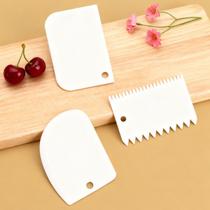 Grattoir à pâte métallique robuste et essentiel pour la mesure et le raclage précis de la pâte dans la fabrication professionnelle du pain commercial - Product Image 3