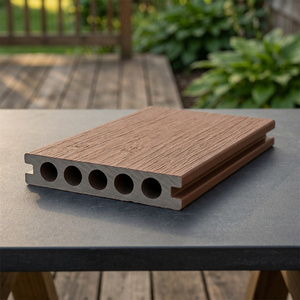Tarimas de Madera Compuesta para Exteriores, Resistentes al Agua, al Fuego y a la Intemperie, Ecológicas, para Uso Público - Product Image 1
