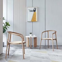 Chaise de salle à manger en chêne massif et rotin, accoudoirs en acier, design moderne, hauteur réglable, coussin – Utilisation extérieure, hôtels, restaurants, bois massif