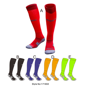 Chaussettes de course à <span class=keywords><strong>compression</strong></span> personnalisées OEM à faible MOQ, chaussettes de football longues noires, chaussettes de soccer personnalisées à faible MOQ - Product Image 1