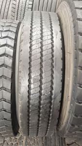 <span class=keywords><strong>Pneu</strong></span> 1000R20 remis à neuf avec grand motif en zigzag - Product Image 4