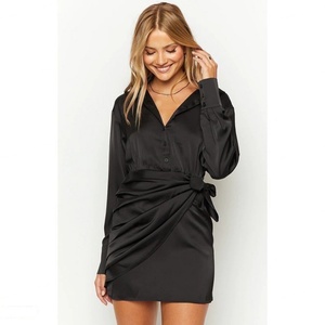 Robe d'été plissée respirante et écologique à col floral, manches longues, taille cintrée avec ceinture à nouer, idéale pour la plage ou les soirées - Product Image 1