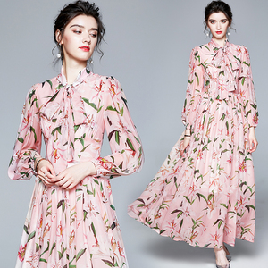 Robe longue à manches longues et à col noué à imprimé floral Lily - Product Image 2